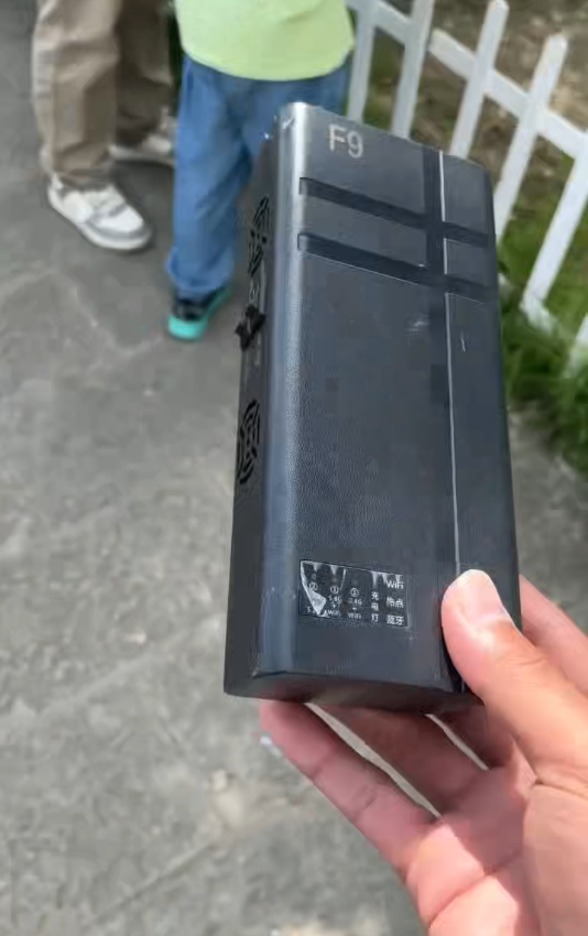 公赢网配资 大理一旅拍店附近发现信号屏蔽器，警方：未报备算违法