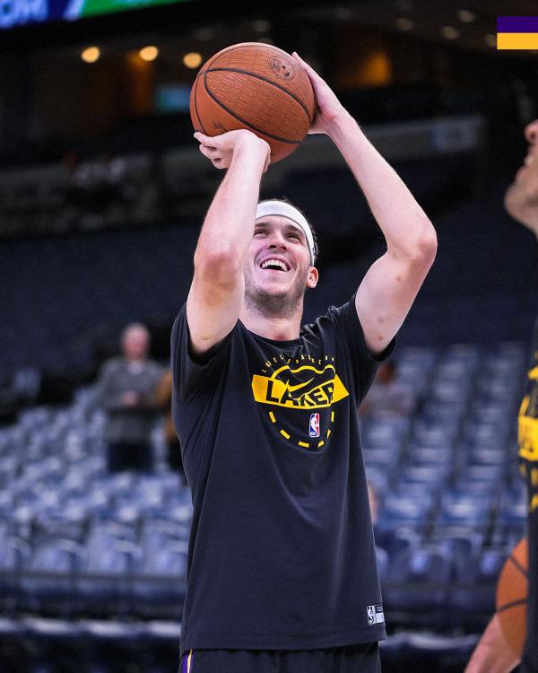 金多多 东契奇复出44+12+6湖人击败灰熊NBA杯开门红，莫兰特仅8+7